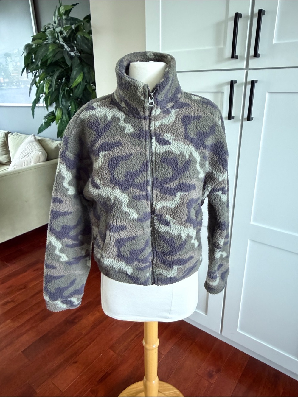 American Eagle Outfitters Green Camo Fleece Teddy Jacket Cropped